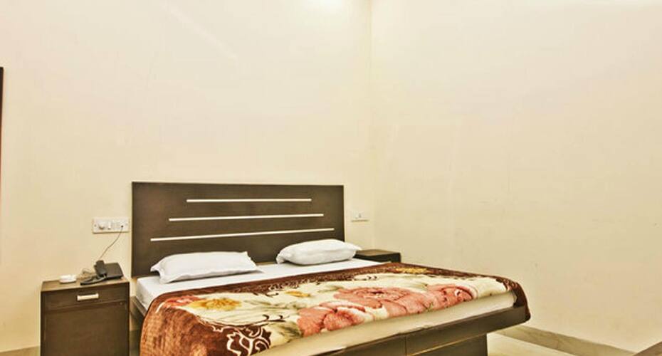 TG Stays Karol Bagh, New Delhi 4